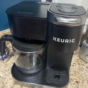 Keurig Black Coffee Brewer and kcups